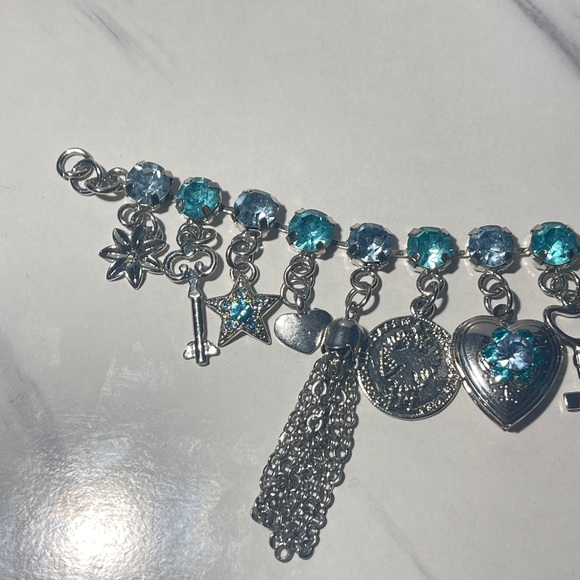 Women’s Bracelet - Picture 2 of 4